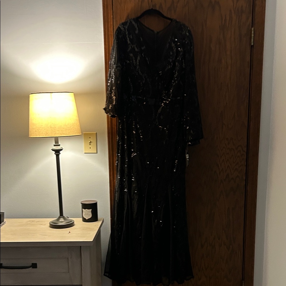 R&M Richards Elegant Black Attire Size 12 Mother of Bride Dress - Picture 2 of 4